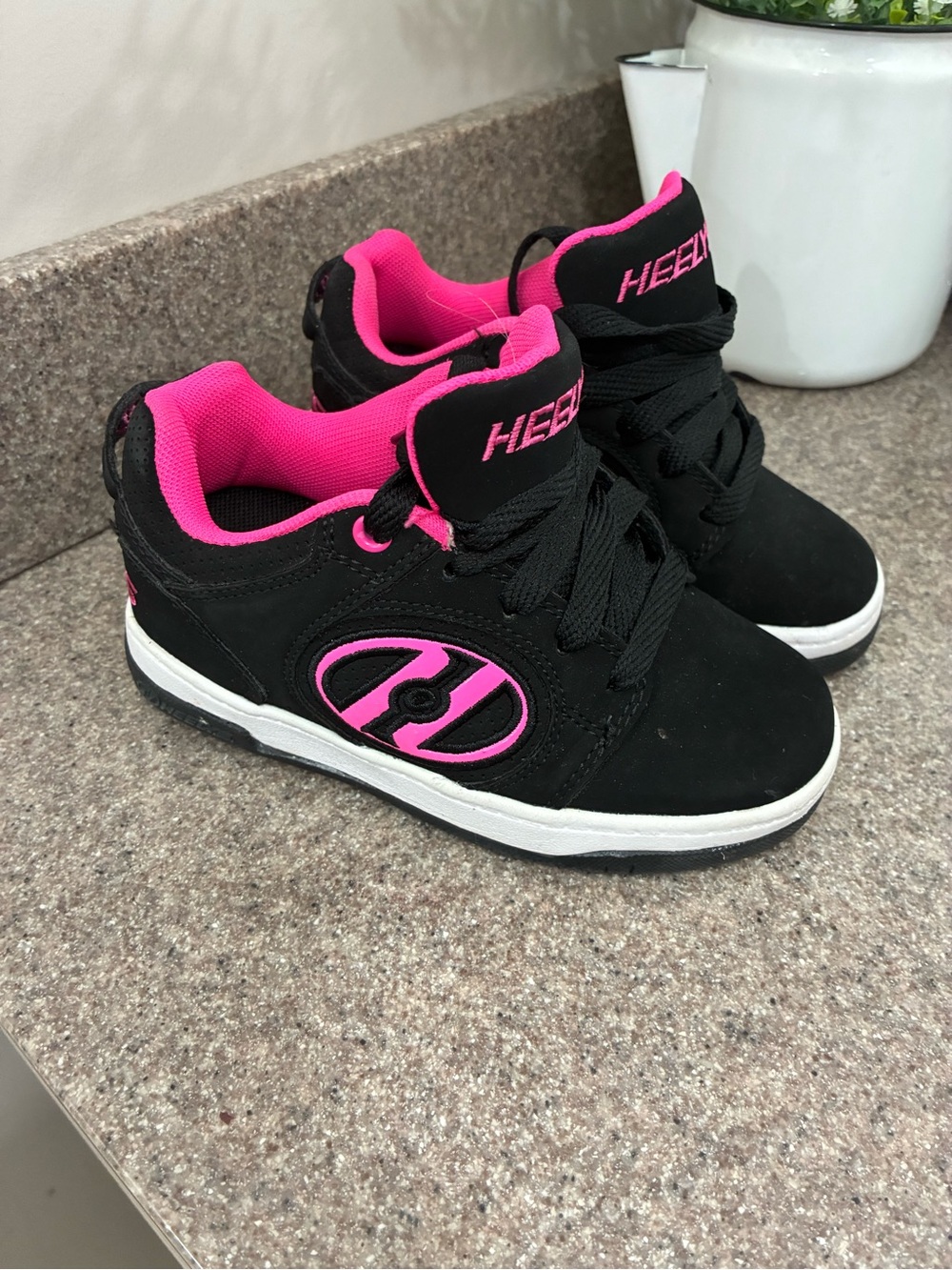 Heelys Kids Black and Hot Pink Low-Top Skate Sneakers